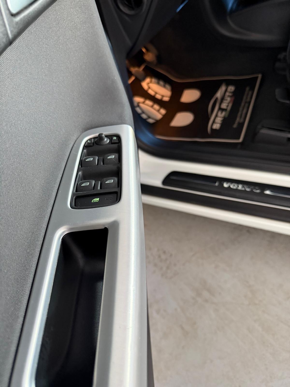 Volvo V50 D2 R-design