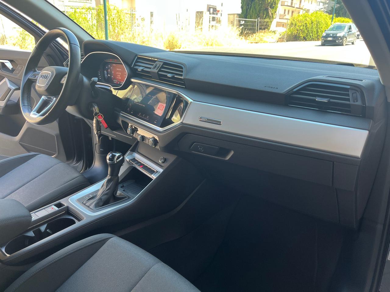 Audi Q3 35 TDI S tronic Business