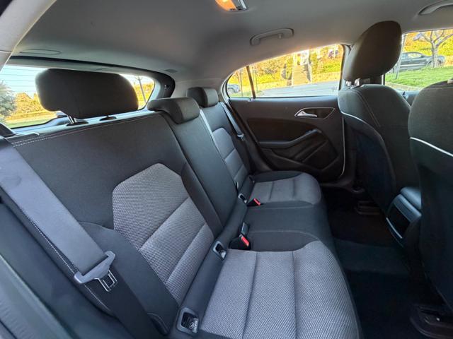 MERCEDES-BENZ GLA 180 PACK NIGHT+NAVI+FULL LED+R.CAM+PORT.ELETTRICO