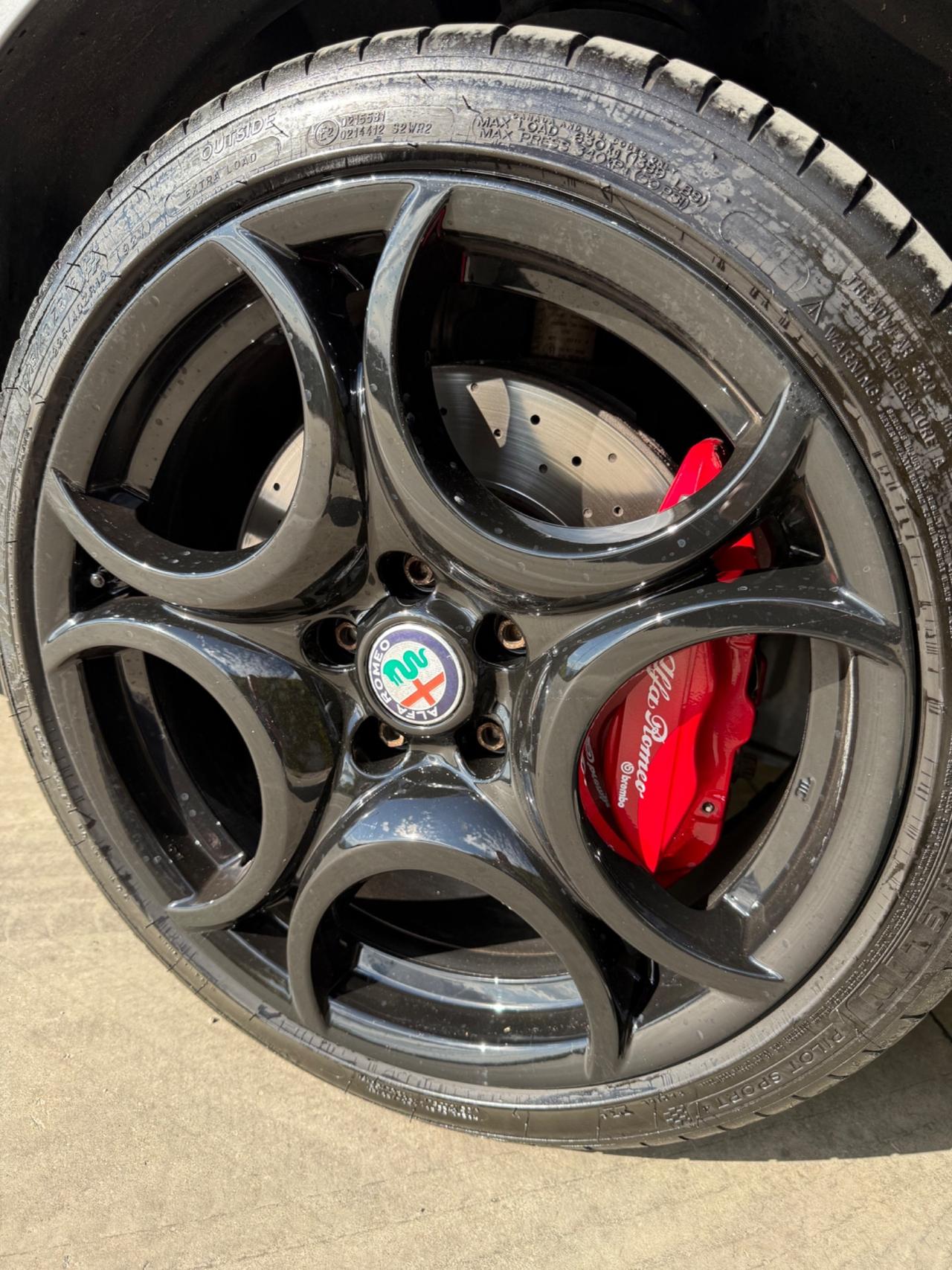 Alfa Romeo Giulietta 1750 Turbo TCT Veloce Carbon look