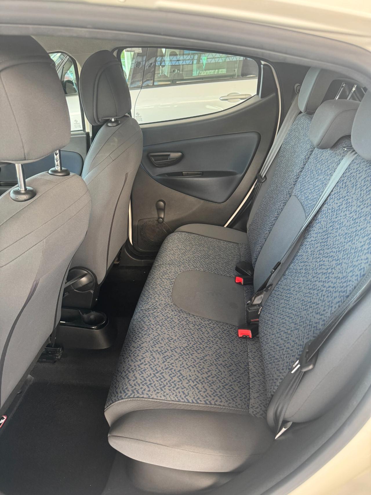 LANCIA YPSILON FULL OPTIONAL