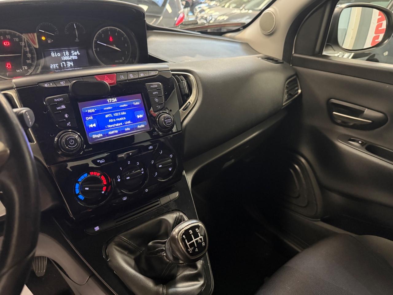 Lancia Ypsilon 1.2 69 CV 5 porte S&S Platinum Ok Neopatentati