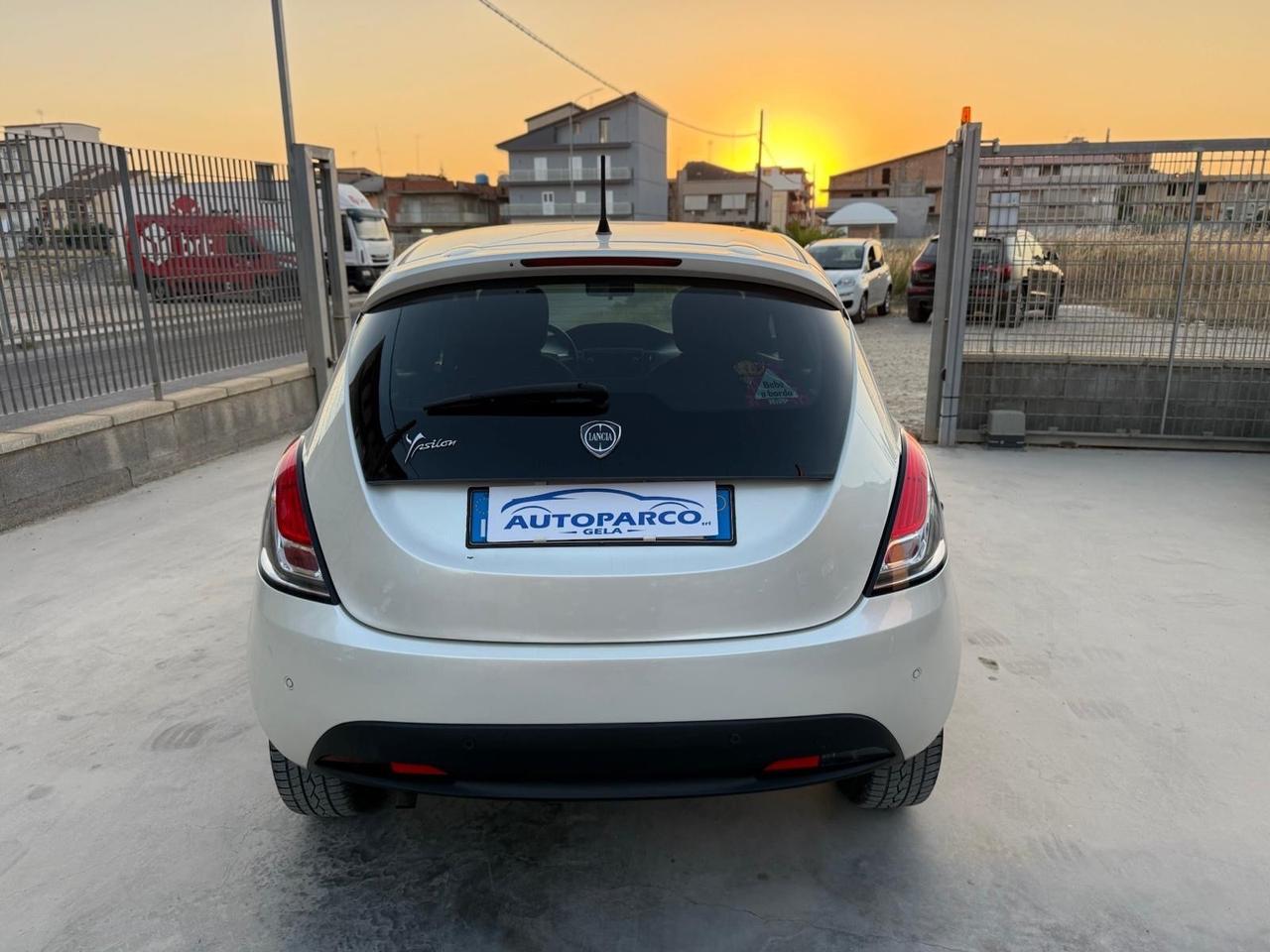 Lancia Ypsilon 0.9 TwinAir 85 CV 5 porte S&S Platinum