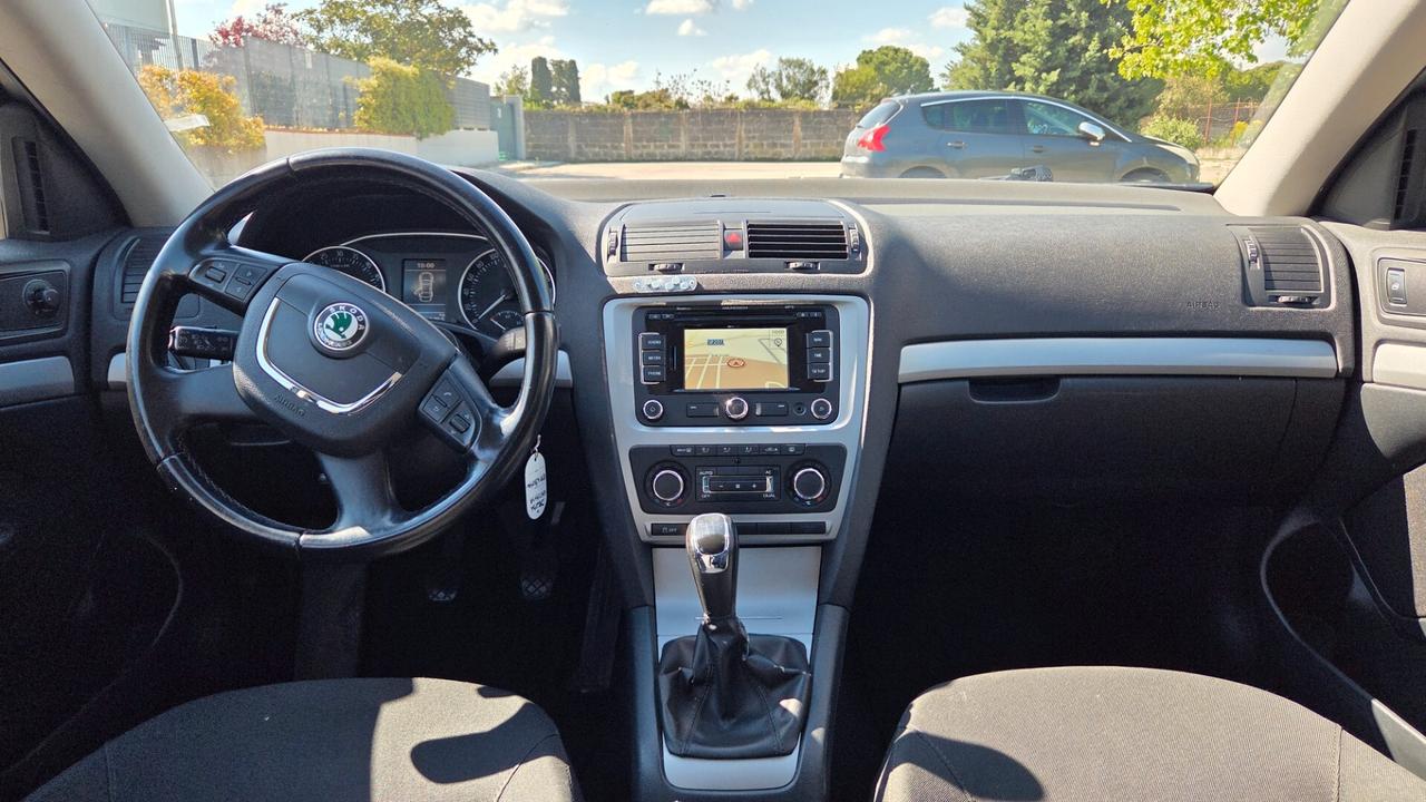 Skoda Octavia 1.6 TDI 105 CV Wagon Elegance uni pro
