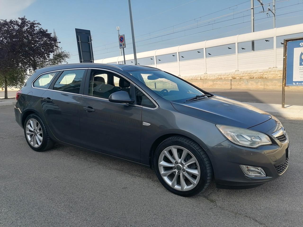 Opel Astra 1.7 CDTI 110CV COSMO 2011
