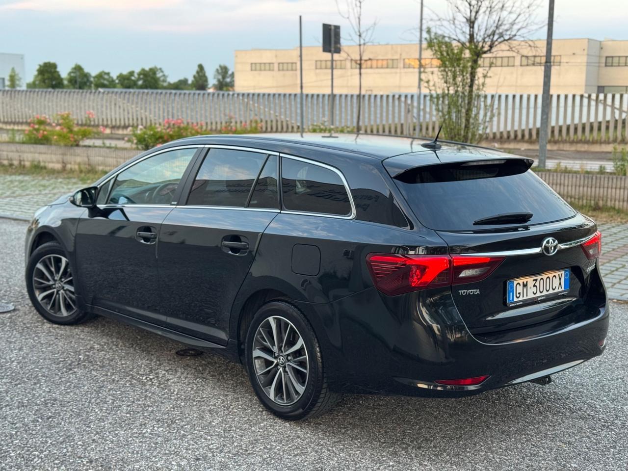 Toyota Avensis 2.0d 143cv Edition-S Euro 6B