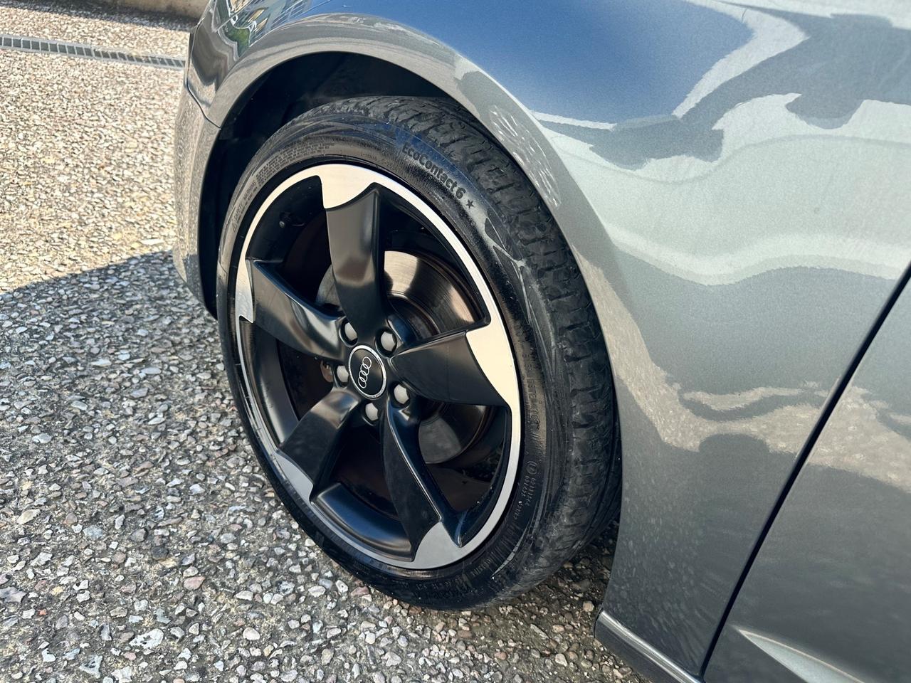 Audi A3 1.6 TDI 105 CV 3 porte cerchi 18 neopatentati