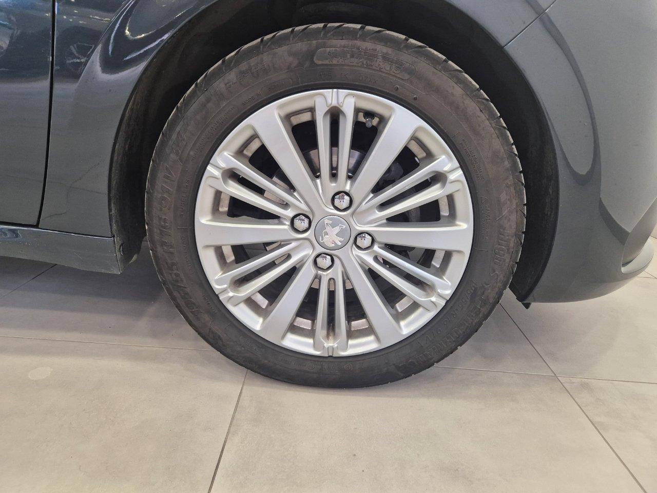 Peugeot 208 5p 1.2 puretech Active gpl 82cv - UNIPROPRIETARIO - NEOPATENTATI - Sens. park. - Cruise/Lim