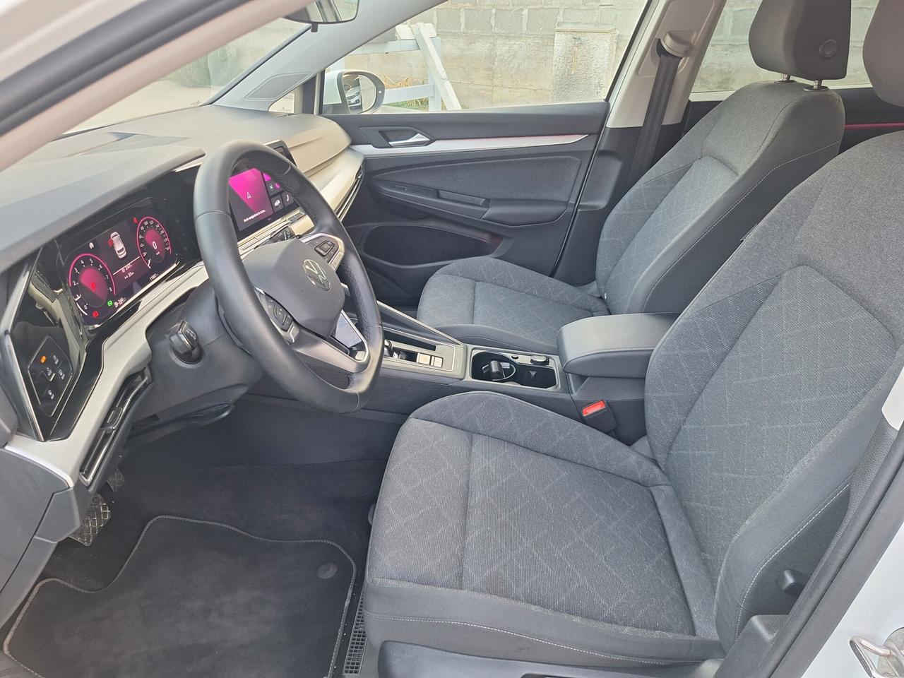 Volkswagen Golf LIFE 1.0 eTSI 110cv DSG NAV+RETROCAM. 2023