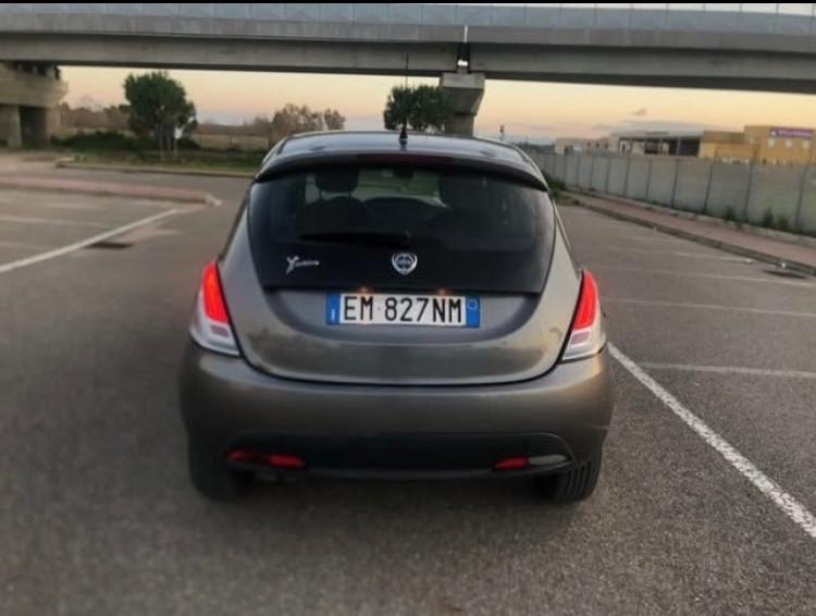 Lancia Ypsilon 1.2 69 CV Unyca