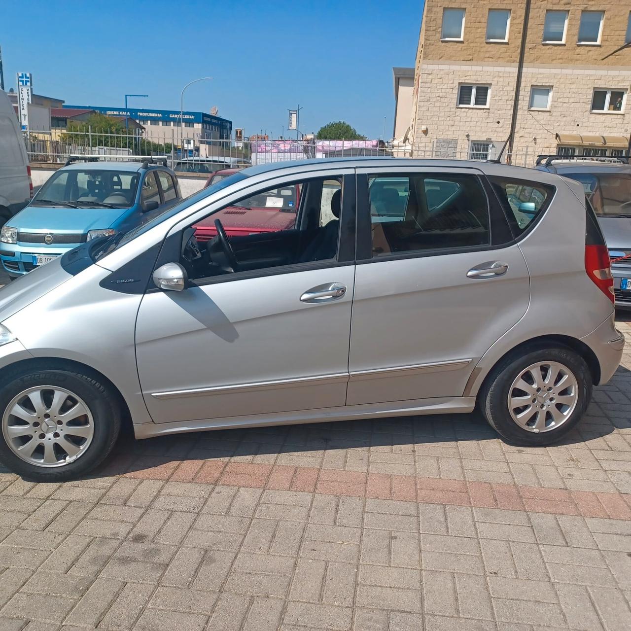 AUTOMATICA NEOPATENTATI CLASSE A 2.0TDI CON GANCIO DI TRAINO