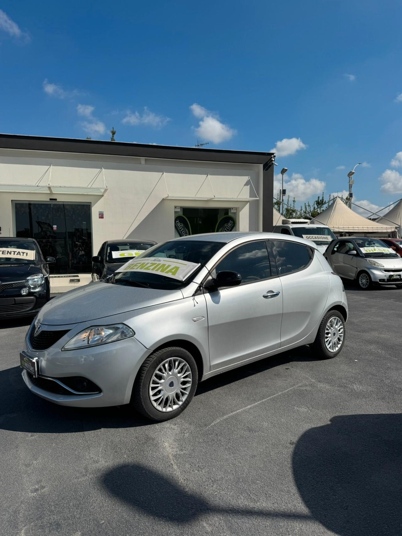 Lancia Ypsilon 1.2 69 CV 5 porte Platinum
