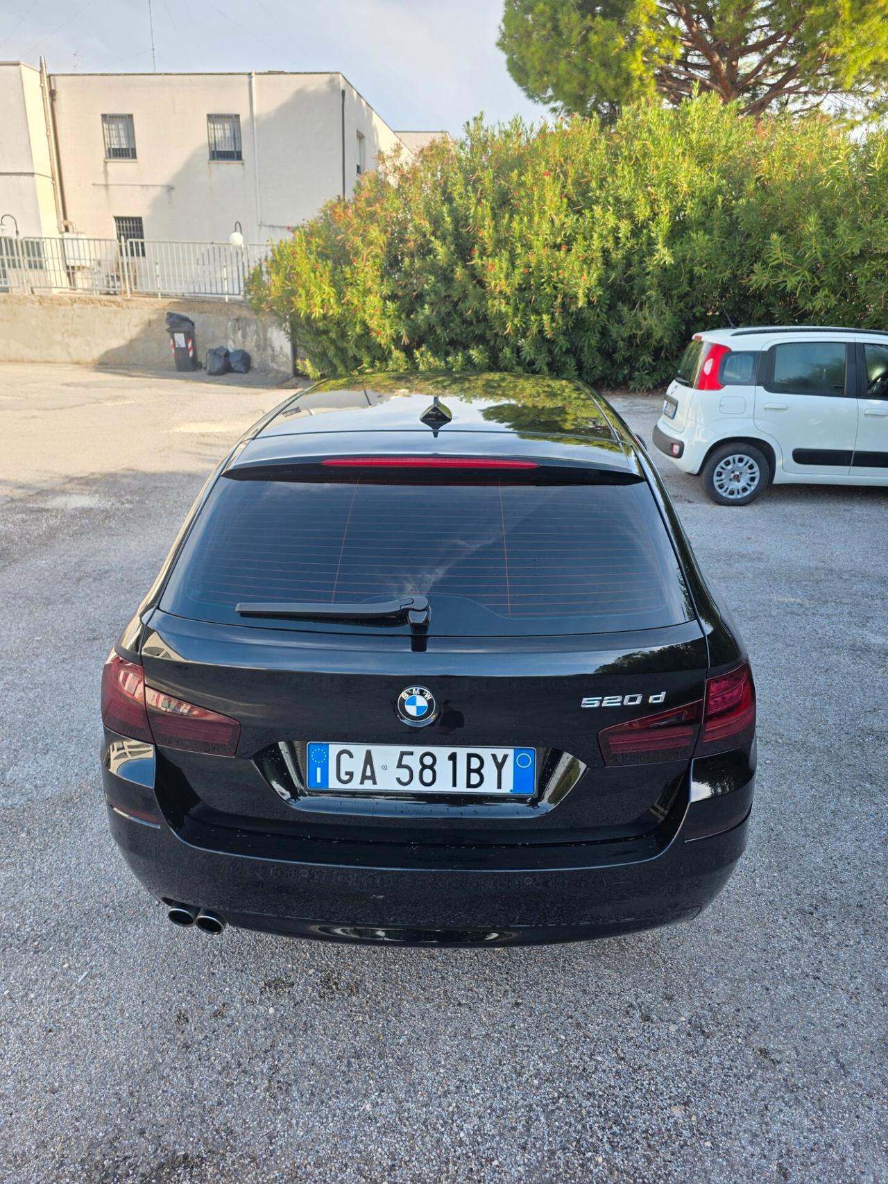 Bmw 520 M sport 2.0 disel 179000 km anno 2015 in perfetto stato tagliando appena eseguito bollo paga