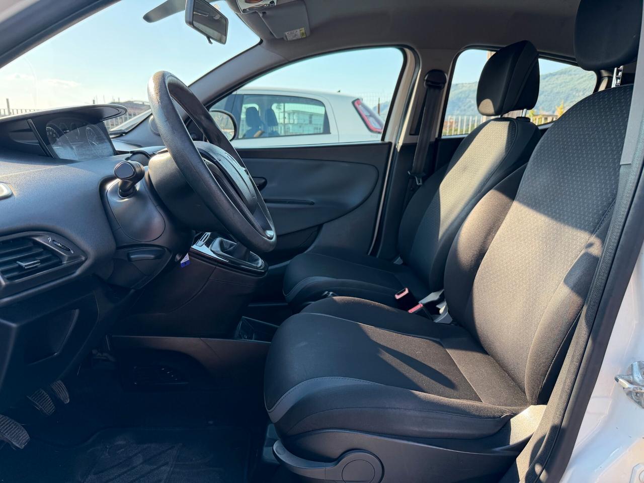 LANCIA YPSILON ANNO 2017 1.2 BENZINA 69 CV