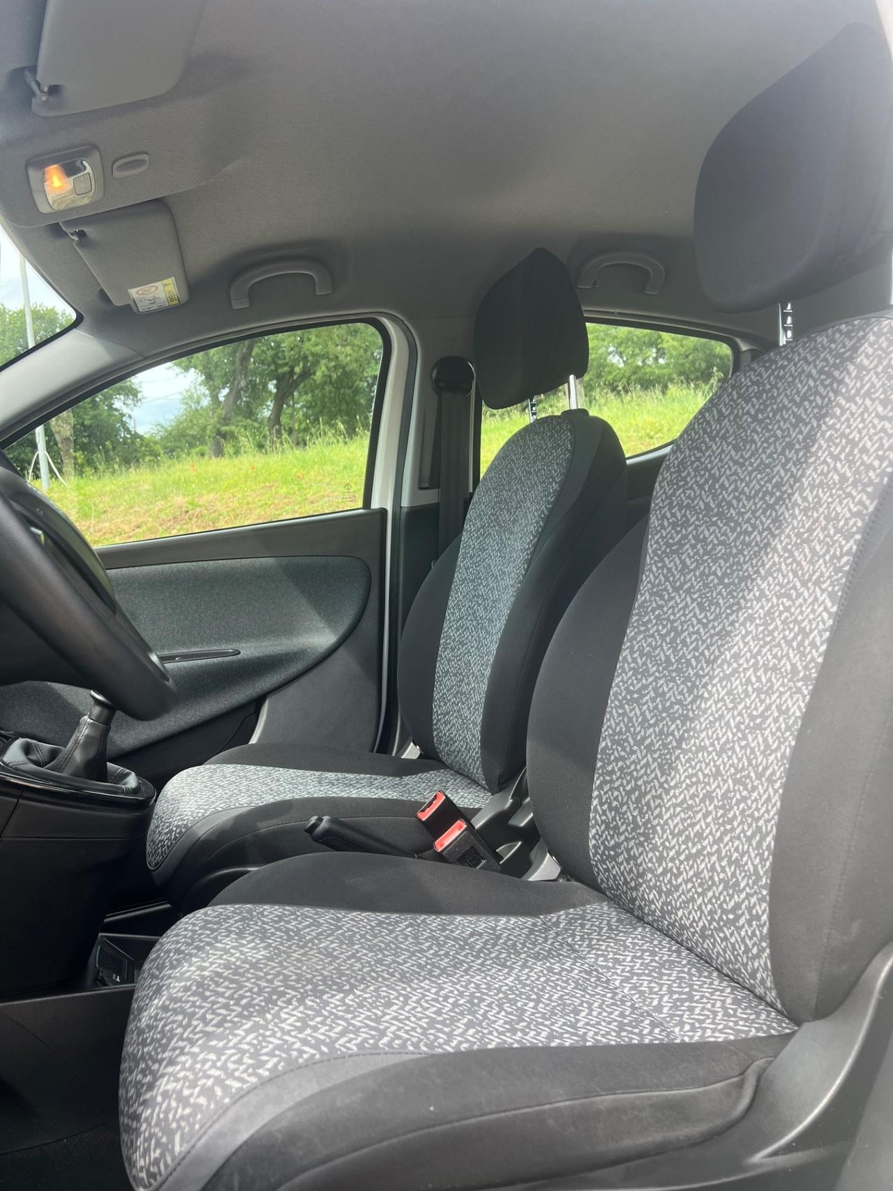 Lancia Ypsilon 1.2 69 CV Platinum NEOPATENTATI PERMUTE RATE GARANZIA