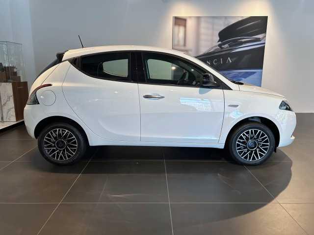 Lancia Ypsilon 1.0 FireFly 5 porte S&S Hybrid Platino KM ZERO