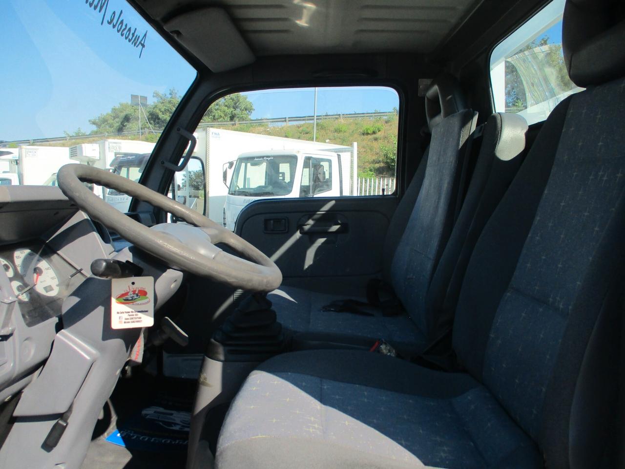 Nissan Cabstar 3000 120CV CASSONE FISSO PASSO CORTO 3.10 METRI