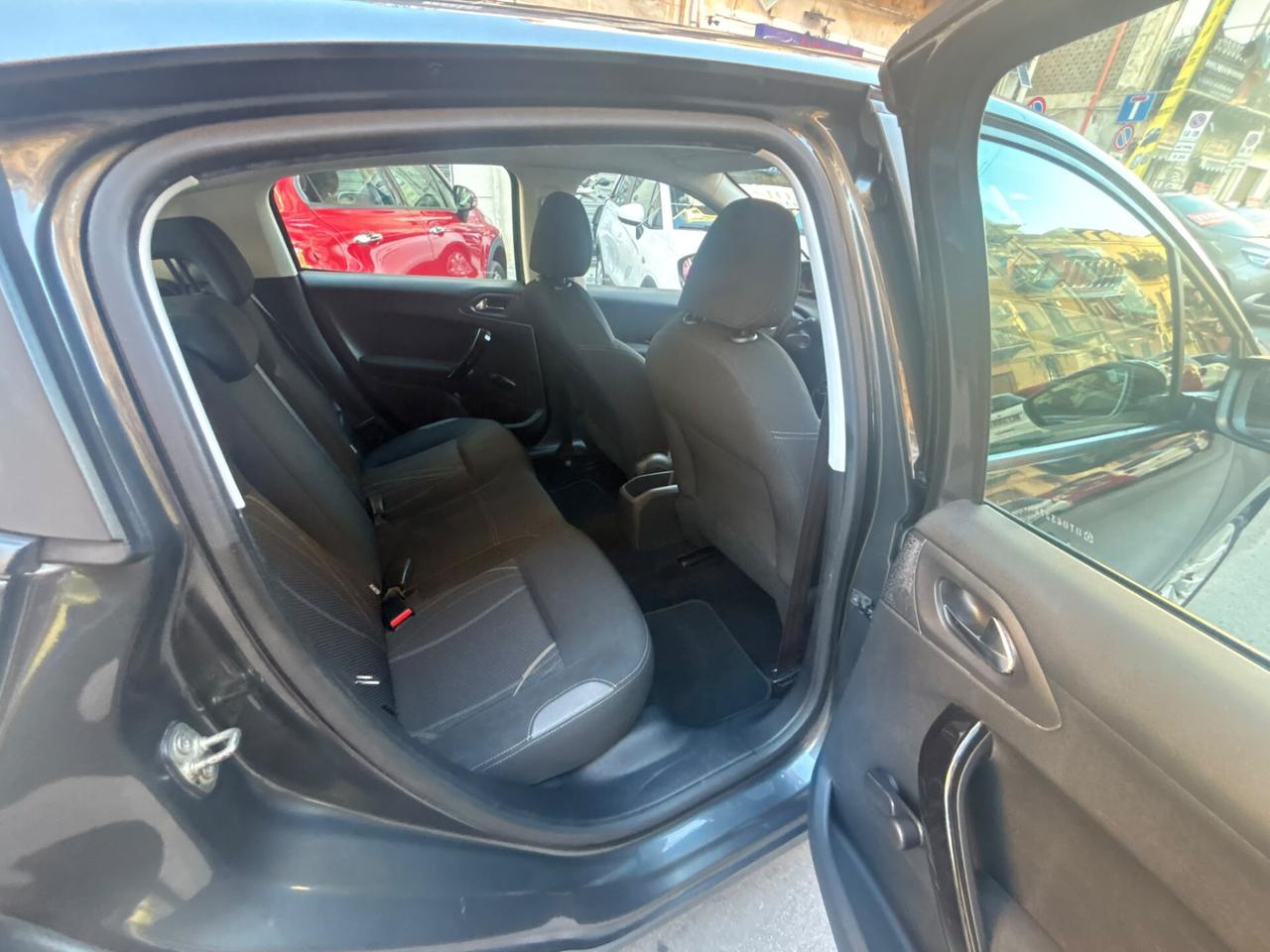 Peugeot 208 1.2 VTi 82 CV 5 porte FINANZIABILE