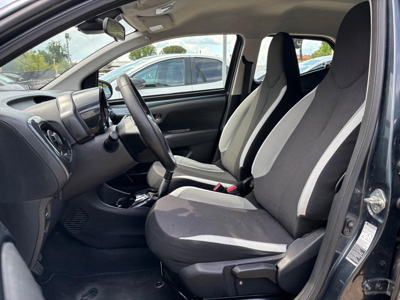 Toyota Aygo 1.0 VVT-i 69 CV 5 porte x-black TSS