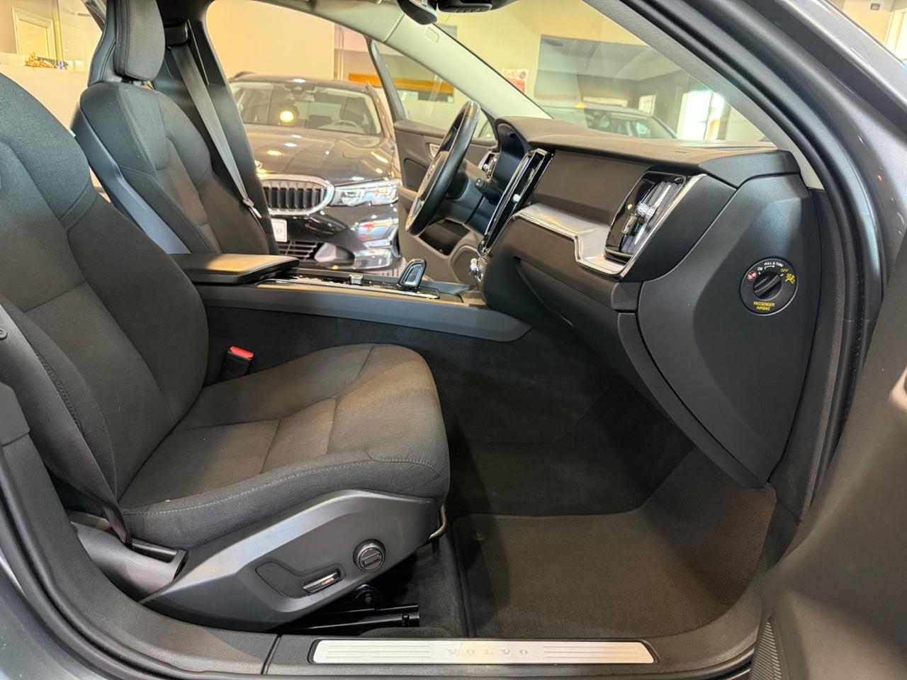 Volvo V60 B4 (d) Geartronic Momentum Business Pro