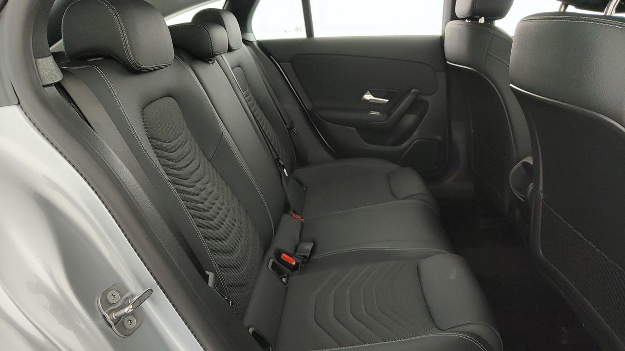 Mercedes-Benz CLA Shooting Brake 180 d Advanced auto