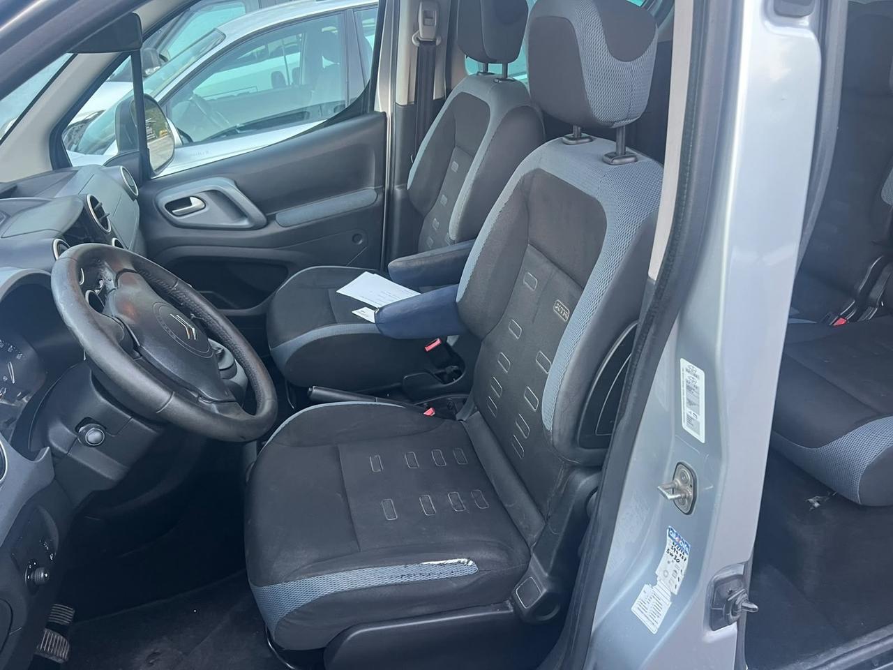Citroen berlingo 5posti 1.6 HDi gancio traino Neopatentati