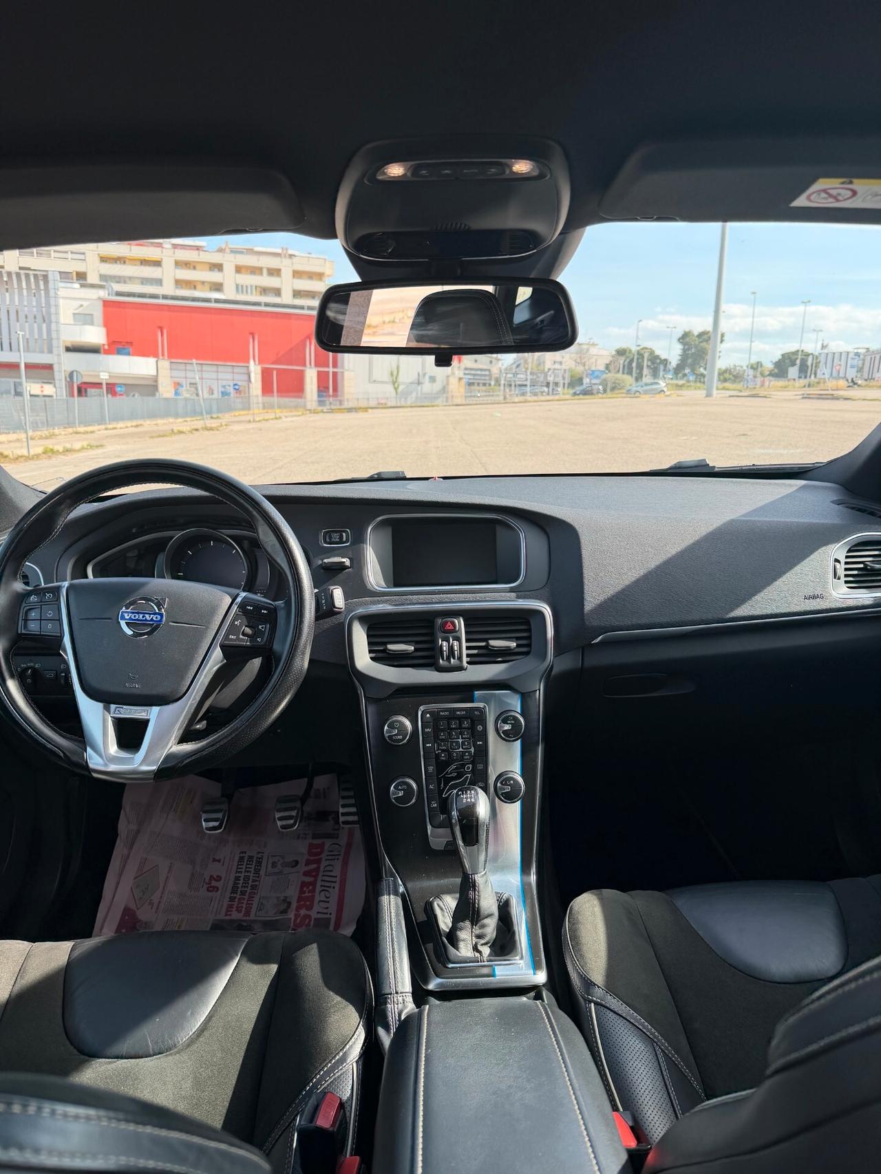 Volvo V40 D2 1.6 R-design Kinetic