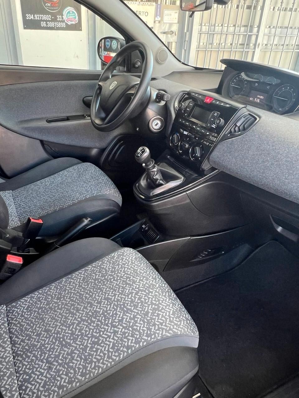 Lancia Ypsilon 1.0 FireFly 5 porte S&S Hybrid UnYca