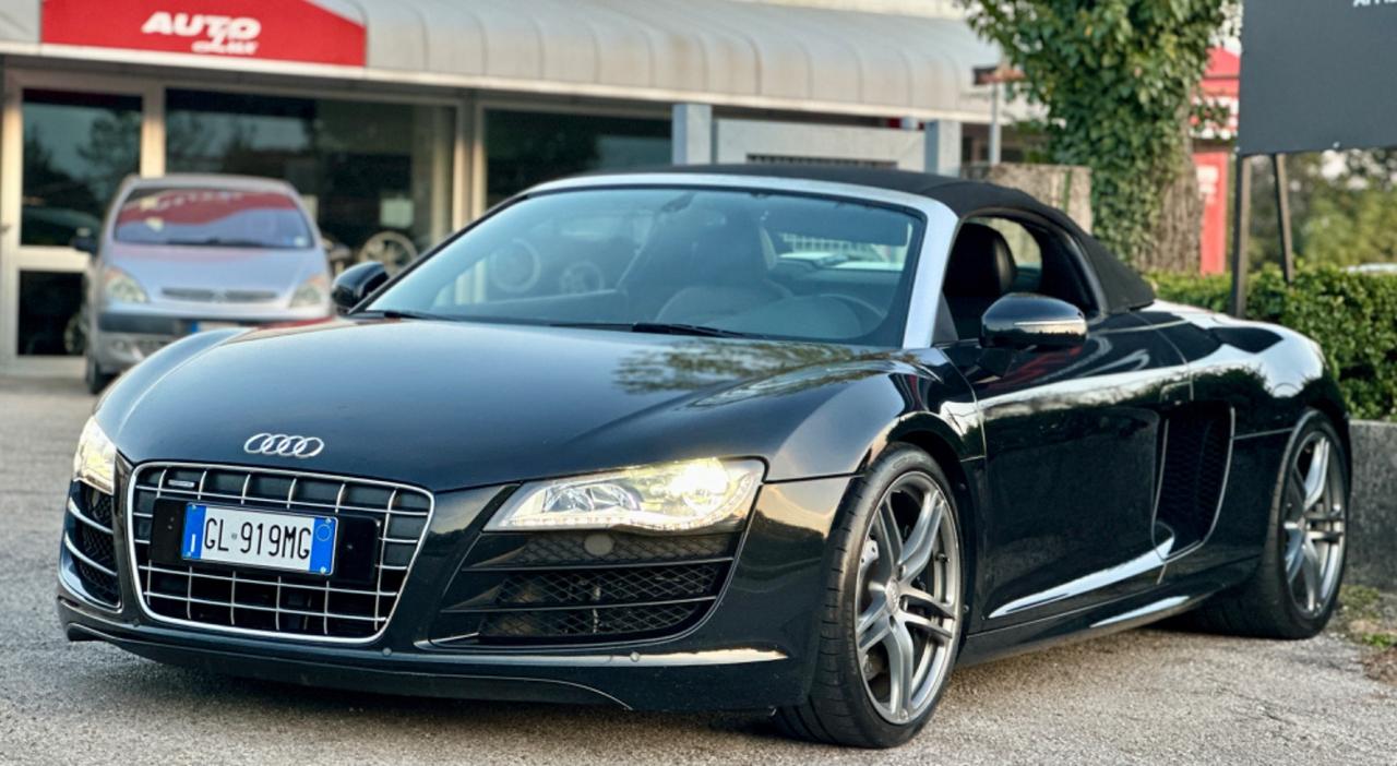 AUDI R8 Spyder 5.2 V10 FSI quattro R tronic 2011