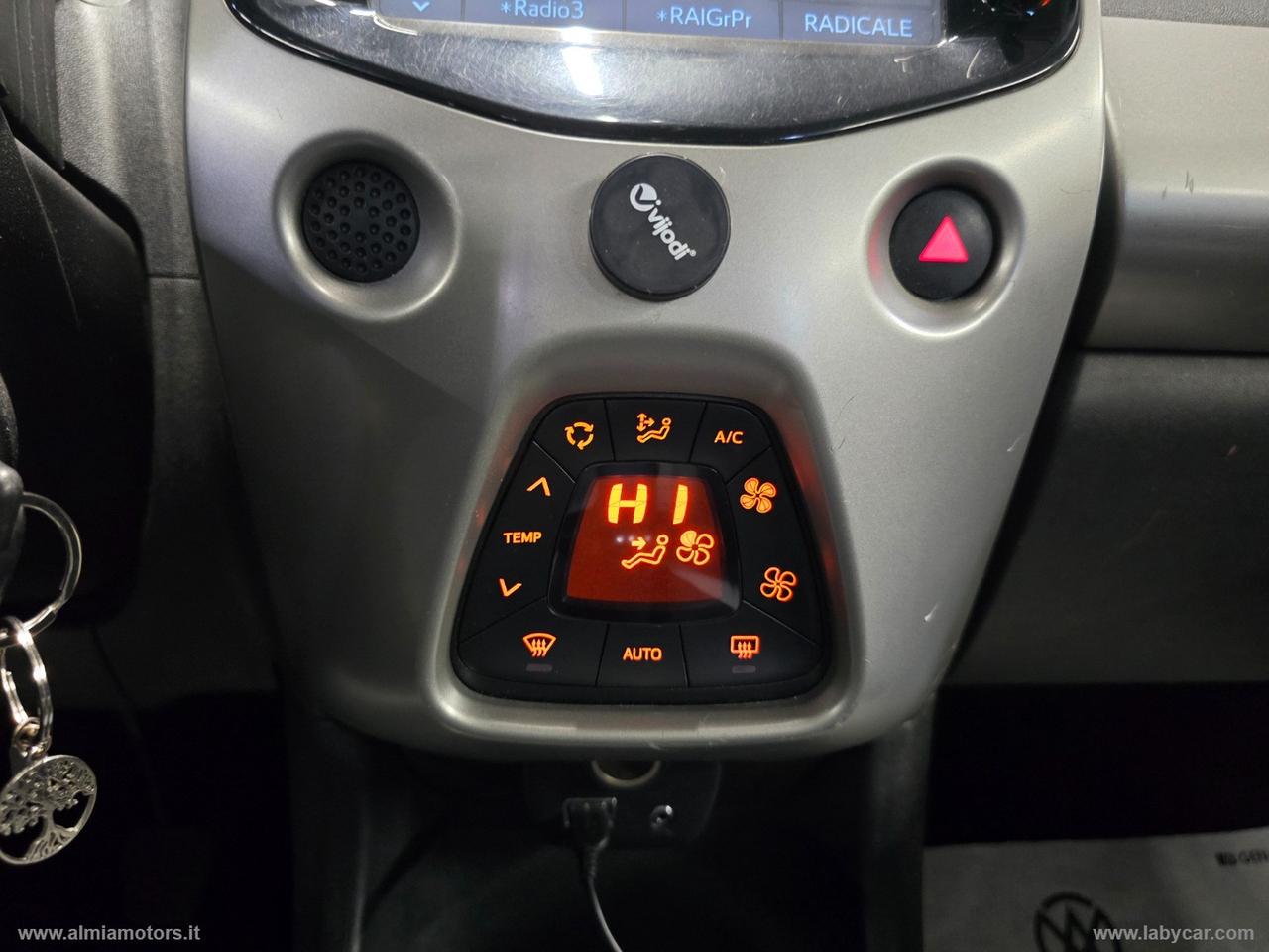 TOYOTA Aygo 1.0 VVT-i 69 CV 5p. x-cool