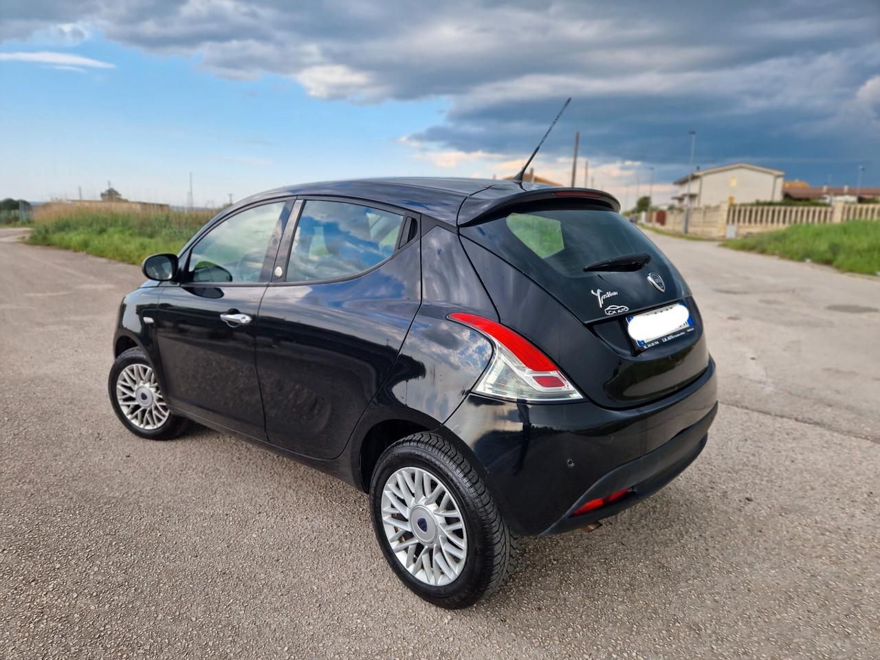 Lancia Ypsilon 0.9 TwinAir 85 CV 5 porte Metano Ecochic Gold