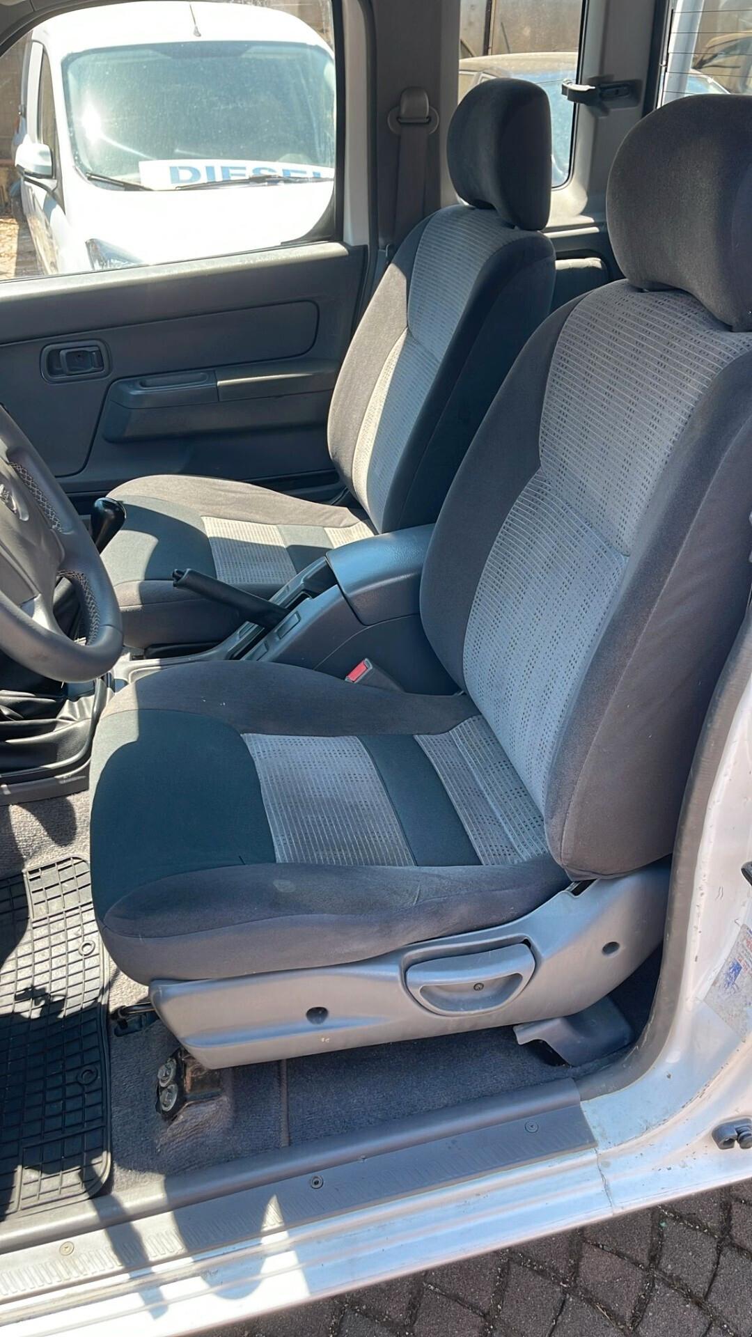 Nissan King Cab 4 posti cassone lungo