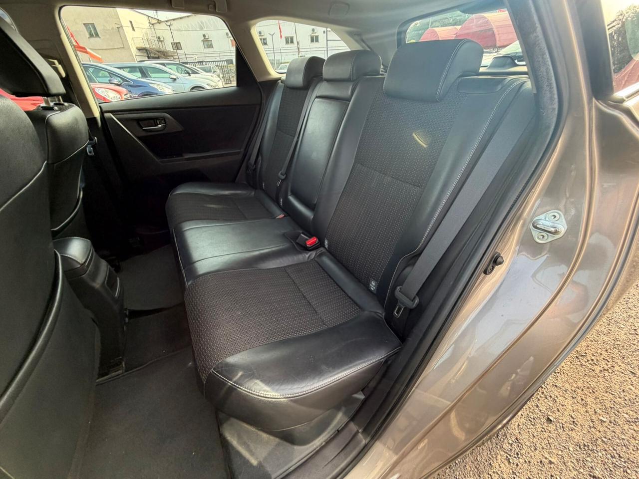 Toyota Auris Touring Sports 1.8 Hybrid Lounge