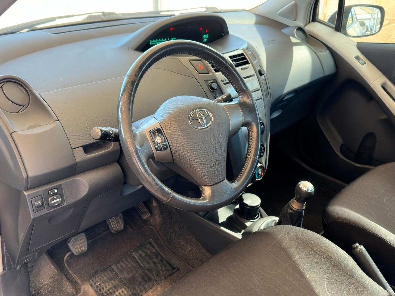 Toyota Yaris 1.0 5 porte Sol