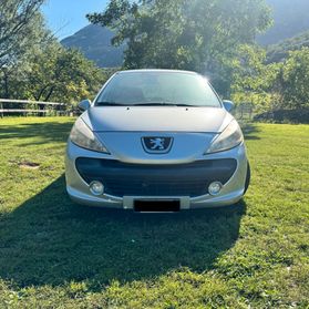 Peugeot 207 adatta a NEOPATENTATI