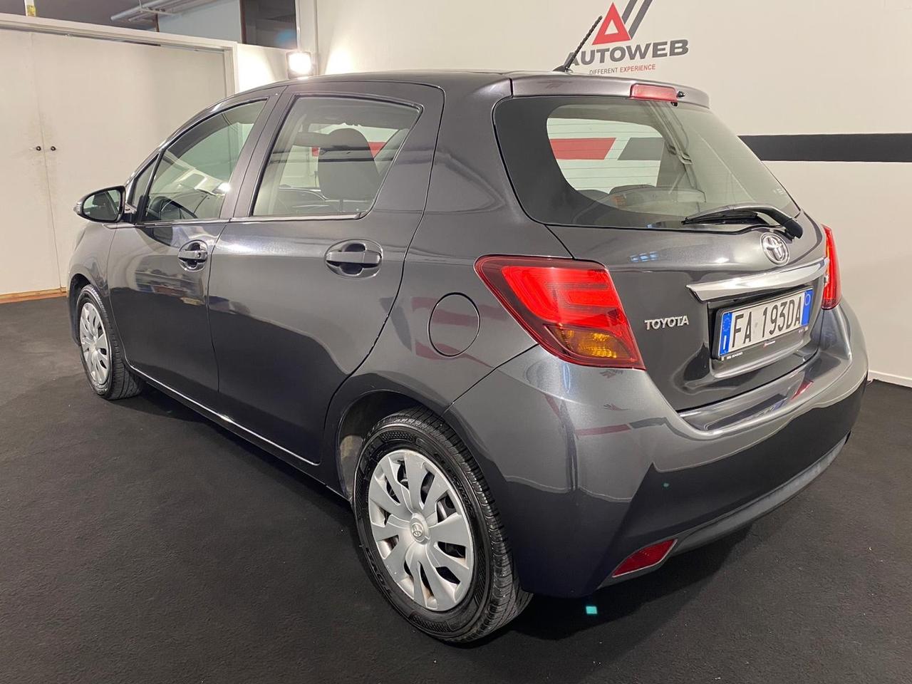 Toyota Yaris 1.0 5 porte Lounge* NEOPATENTATI *