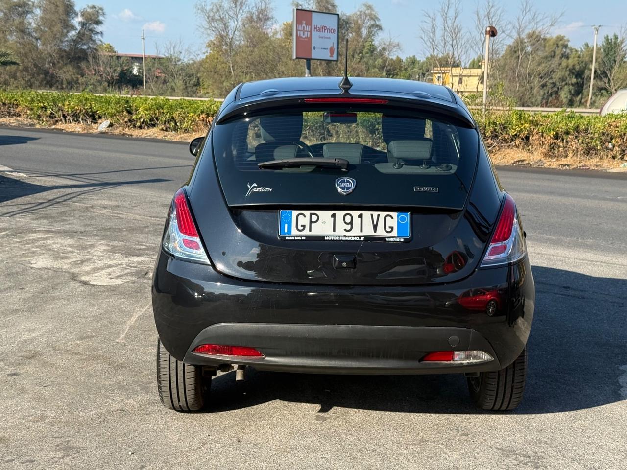 Lancia Ypsilon 1.0 FireFly Hybrid Gold Plus Nera