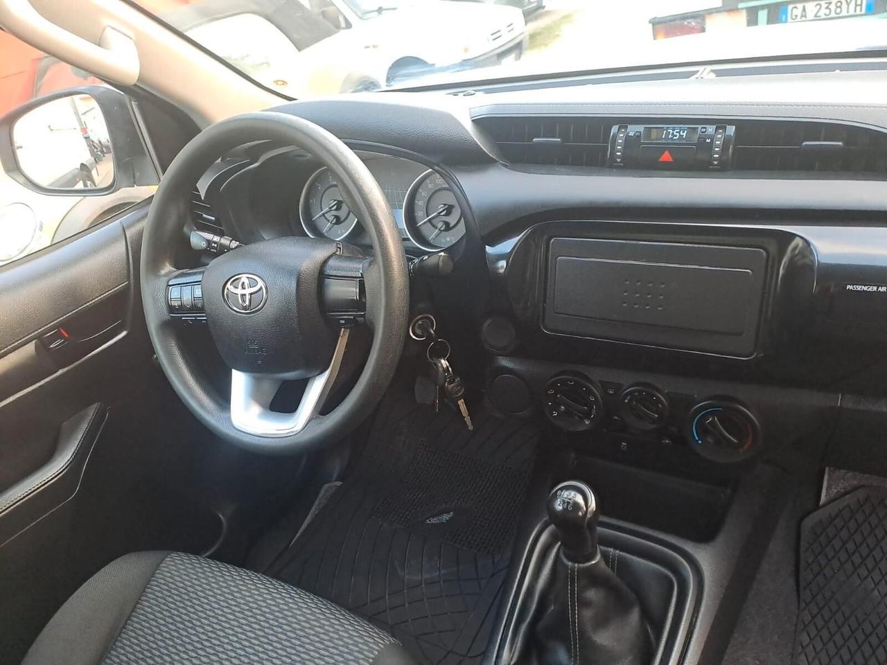 Toyota Hilux 2.5 D-4D 2WD 2p. Chassis & Cab 2010