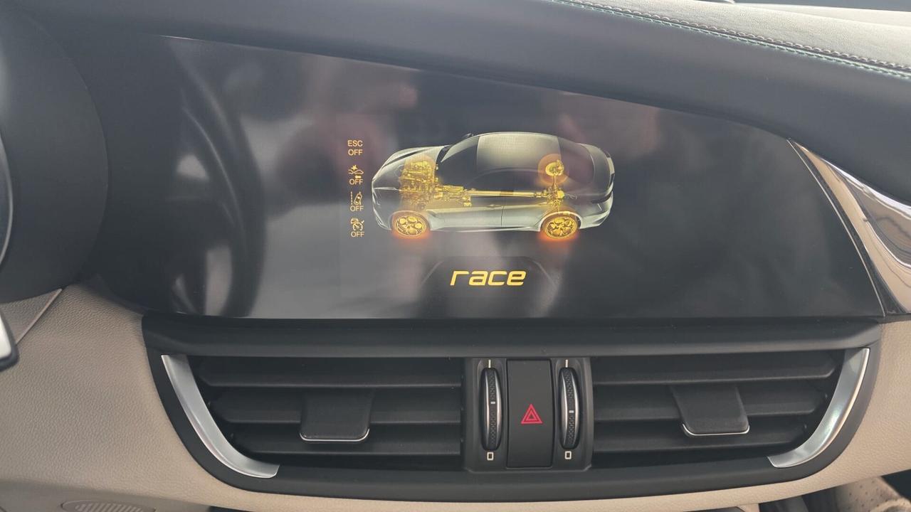 ALFA GIULIA QUADRIFOGLIO 510cv UNICA!!