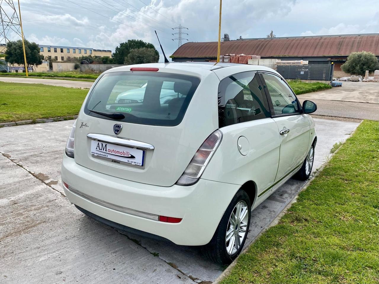 Lancia Ypsilon 1.3 MJT 75 cv. Unyca