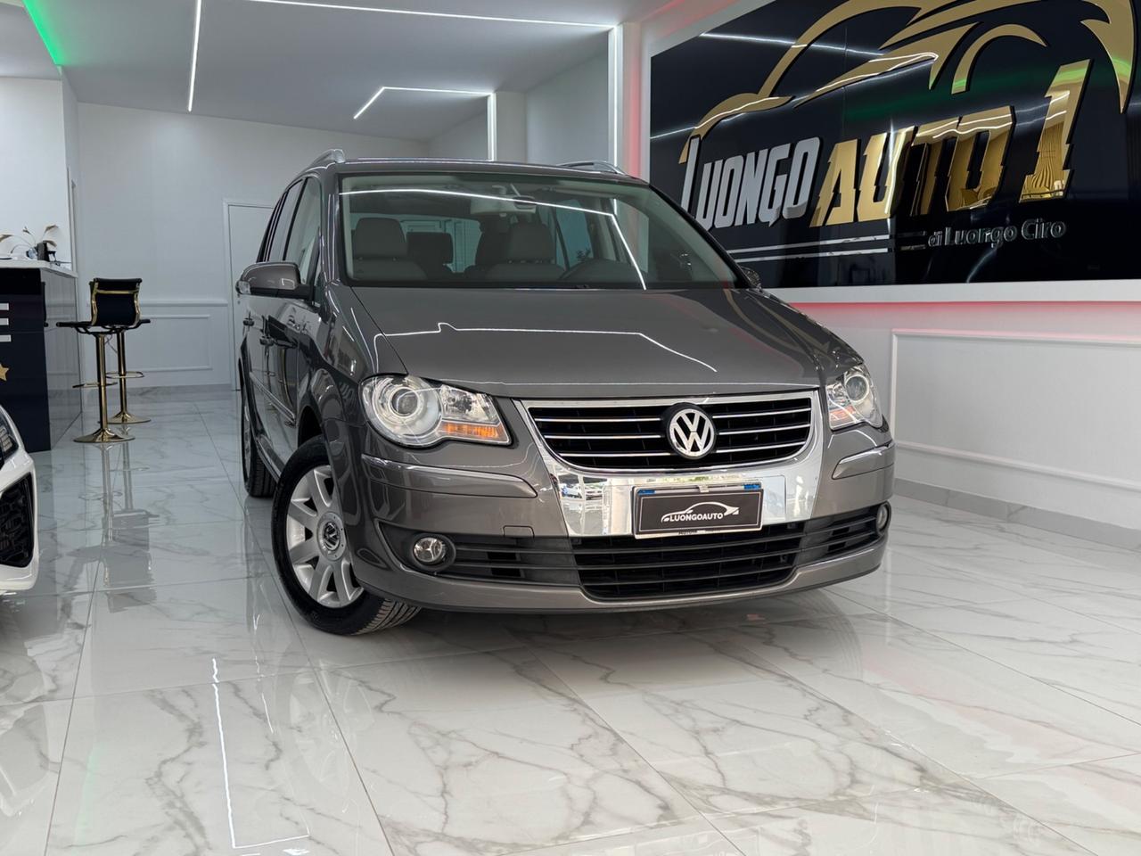 Volkswagen Touran 2.0 F DSG Highline