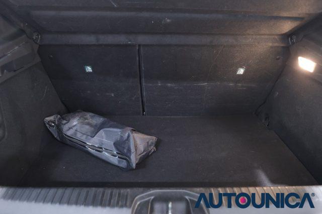 RENAULT Clio FULL HYBRID E-TECH 145 CV 5 PORTE ENGINEERED