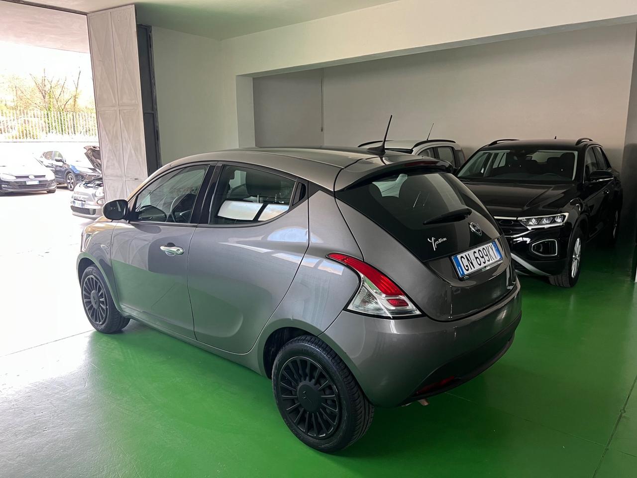 Lancia Ypsilon 1.2 69 CV 5 porte GPL Silver