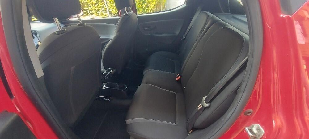 Lancia Ypsilon 1.2 69 CV 5 porte Silver