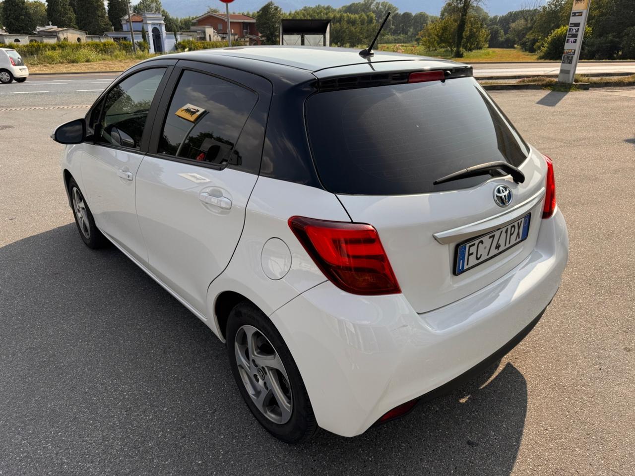 Toyota Yaris 1.5 Hybrid 73 CV 5p Business AUTOMATICA NAVI NEO PATENTATI GARANZIA PERFETTA