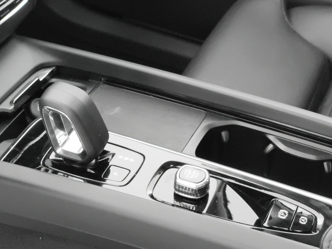 VOLVO XC60 N1 2.0 B4 d Plus Dark