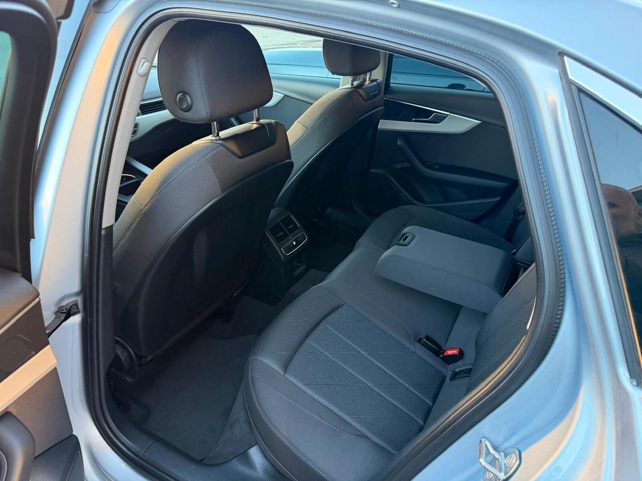 Audi A4 30 TDI/136 CV S tronic Advanced FARI MATRIX
