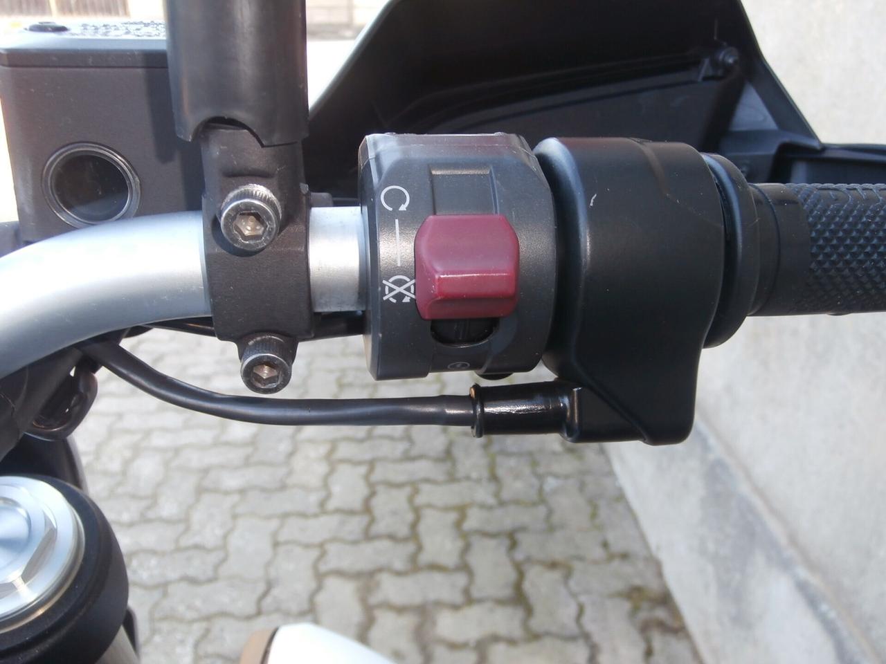 Ducati Hypermotard 939 del 2019 passaggio incluso, tagliando e garanzia