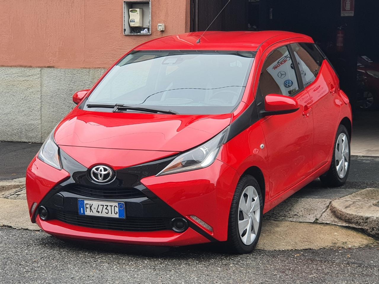 TOYOTA Aygo 1.0 VVT-i 69 CV 5p. x-cool TSS