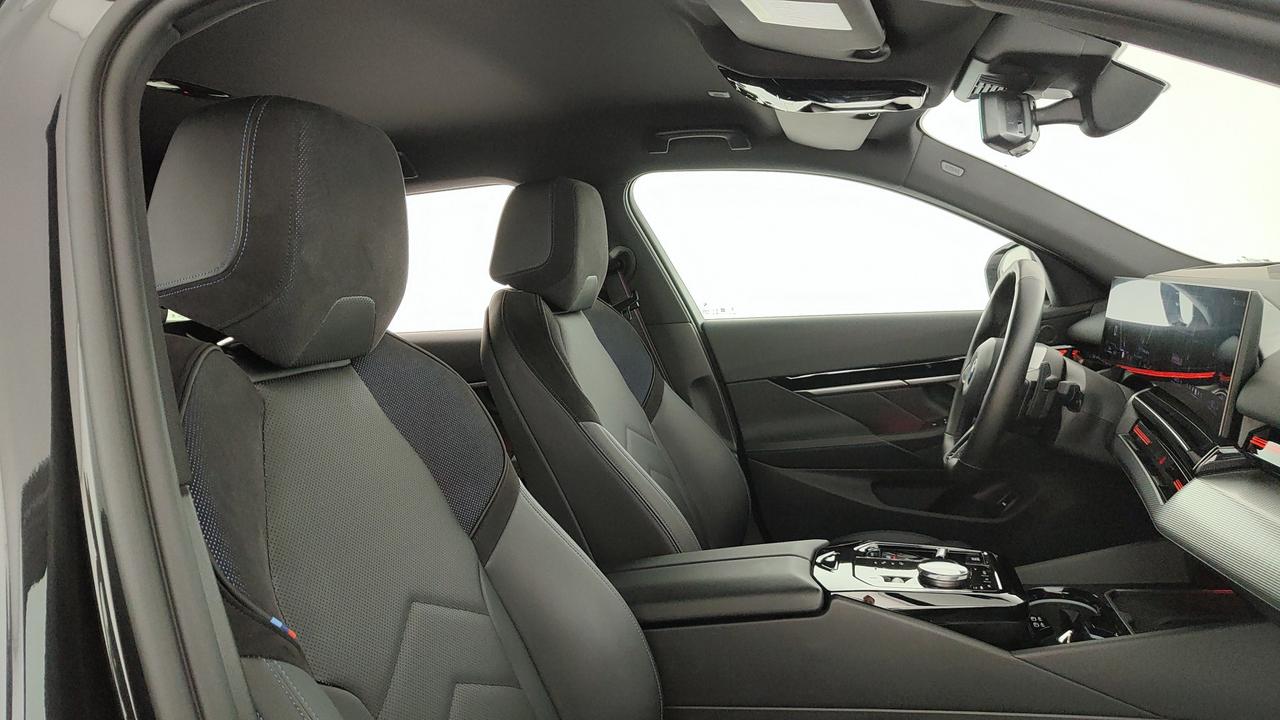 BMW Serie 5 G61 2024 Touring - 520d Touring 48V xdrive MSport Pro auto